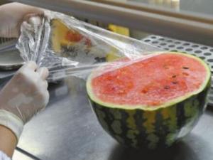 西瓜怎么保鲜?保鲜膜其实不保鲜
