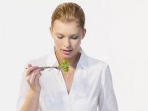 护肤保养的坏习惯:吃太素易早衰 爱挤痘痘毛孔粗大