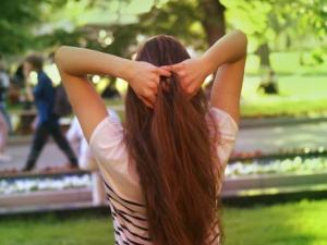 掉头发是什么原因?脱发的原因有哪些