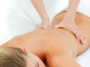 女人经期腰痛正常吗?女人来月经为什么会腰痛