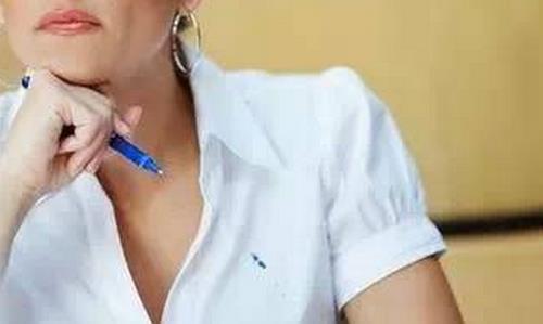 衣服沾上自来水笔印该如何清洗 沾上圆珠笔印如何清洗