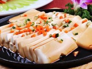 青春期的孩子、老年人不适宜吃豆腐