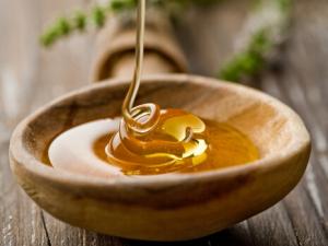 不能用开水冲或高温蒸煮蜂蜜-喝蜂蜜水的误区