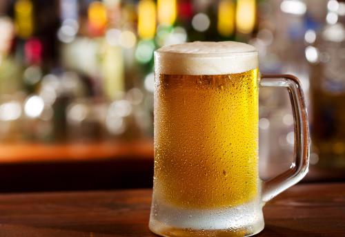 如何鉴别啤酒的优劣好坏?啤酒好坏的鉴别方法