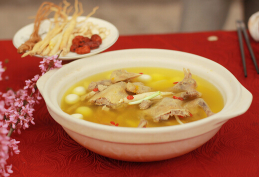 香菇鸡汤有什么功效?鸡汤能够帮助治疗感冒