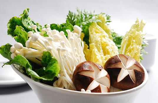 蔬菜虫眼多就说明没有农药吗?挑选蔬菜的注意事项