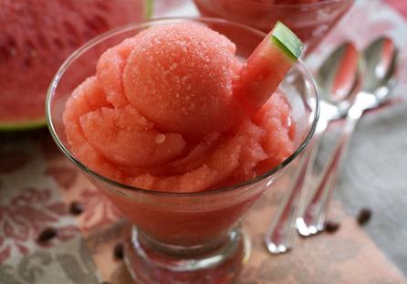 吃西瓜有什么好处?西瓜的做法大全