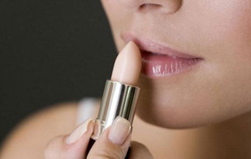 如何护唇?冬天嘴唇干裂怎么办?