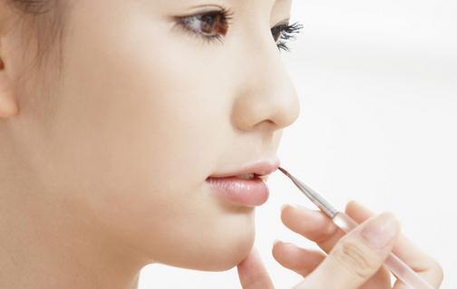 出游快速化妆:眼妆要简洁大方