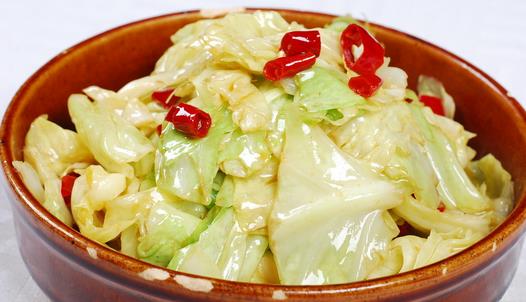 如何做出美味的手撕包菜?