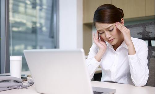 久坐胸痛可能是肺栓塞 千万不能忽视!