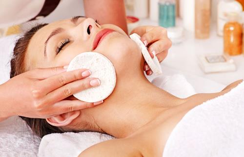 睡前5大错误护肤方式让你加速衰老