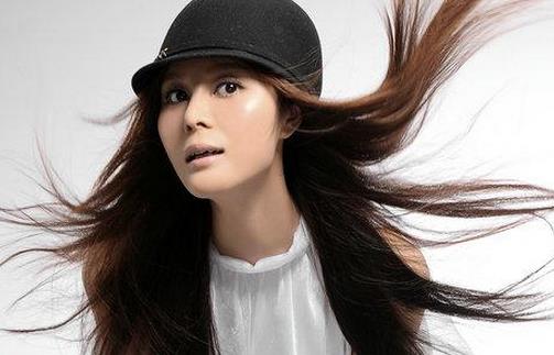 简单不伤发的吹风机吹头发技巧