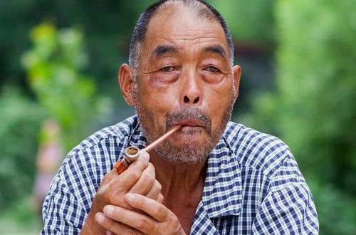 吸烟可引发冠心病!