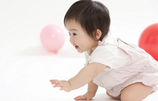 宝宝学爬行的好处和方法