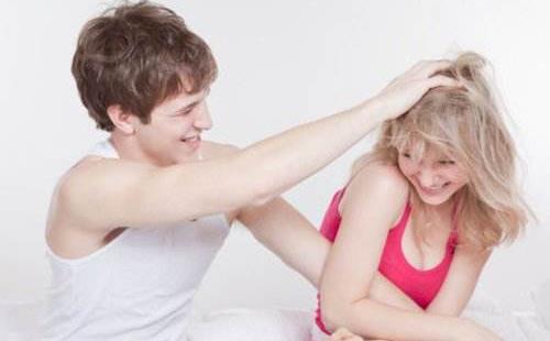 为什么女人喜欢挽男人手臂?