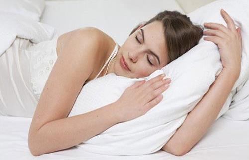 美容觉你真的会睡吗?说不定你的睡姿是“毁容”