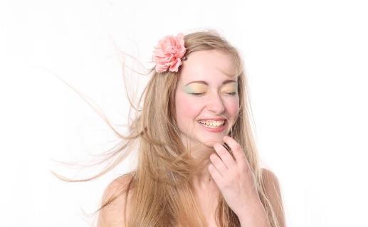 经期前后爆痘怎么办?如何护理痘痘肌肤