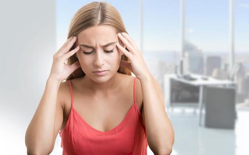 经期前后爆痘怎么办?如何护理痘痘肌肤