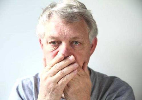 老年人为什么会口臭?老年人口臭怎么办