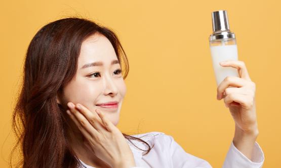 保湿爽肤水的使用误区以及正确使用方法