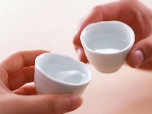 白酒可以用来烹饪？别用白酒代替料酒了！