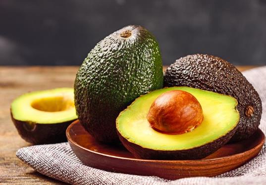 牛油果很硬能吃吗?生牛油果可以煮熟了吃吗?