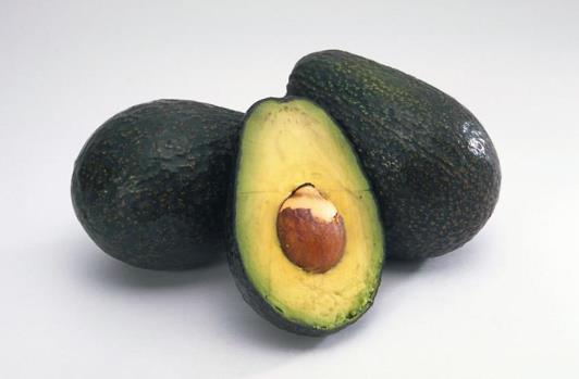 牛油果很硬能吃吗?生牛油果可以煮熟了吃吗?