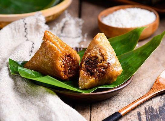 粽子煮好可以放锅里3小时吗?粽子带叶子能用微波炉加热吗