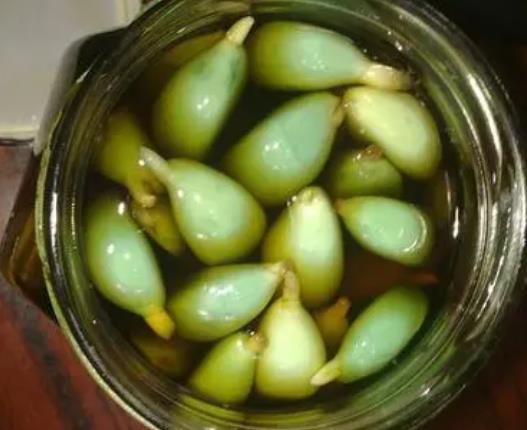 腊八蒜只能冬天做吗?腊八蒜怎么变绿的图片