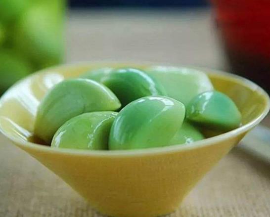 腊八蒜只能冬天做吗?腊八蒜怎么变绿的图片