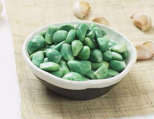 腊八蒜只能冬天做吗?腊八蒜怎么变绿的图片