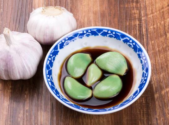 腊八蒜只能冬天做吗?腊八蒜怎么变绿的图片