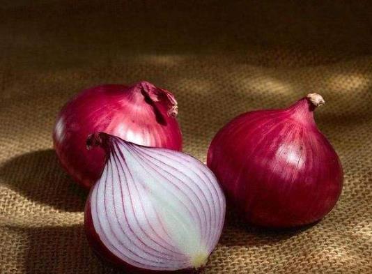 洋葱怎么吃最有营养?黄洋葱好吃还是紫洋葱好吃