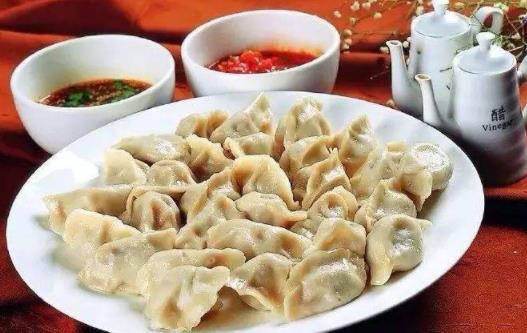 包好的饺子怎么放冰箱不会粘 包好的饺子放冰箱粘在一起了怎么办