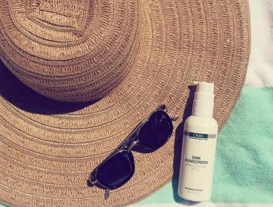 防晒喷雾可以喷在手上在抹吗?涂防晒喷雾的正确步骤