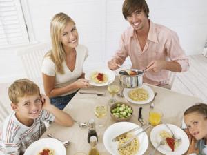 少吃高糖食品可以有效预防患痤疮