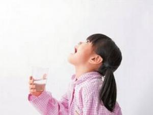 嗓子疼吃什么好？咸橄榄麦冬饮缓解嗓子疼