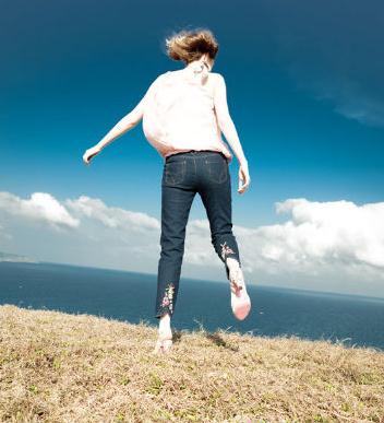 健康生活养生保健:双脚步行多走路能预防百病缠身