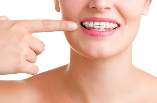 戴牙套吃饭怎么能不塞?戴牙套一直疼怎么办