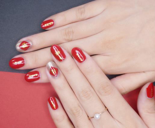 做的美甲乳白色发黄了怎么办?美甲店可以做穿戴甲吗