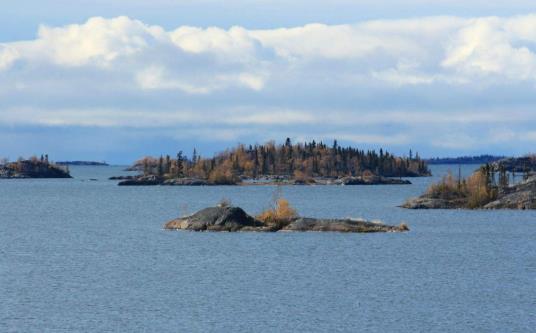 世界上最深的十大湖泊排行榜,榜首贝加尔湖最深处达1637米