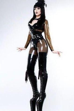 世界上最高的高跟鞋 超过50厘米的高跟鞋看着就让人觉得恐怖