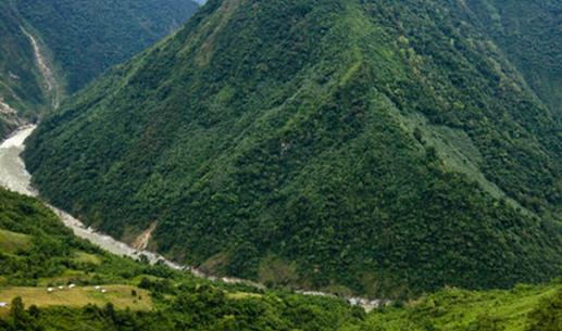 世界最深的险峡 雅鲁藏布两侧山峰顶部与谷底上下高约6000米