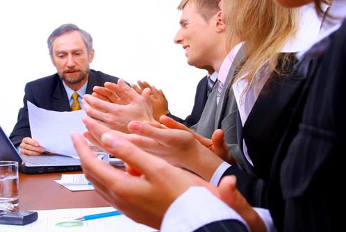 �쵼����δ������˼ʹ�ϵ�������쵼����