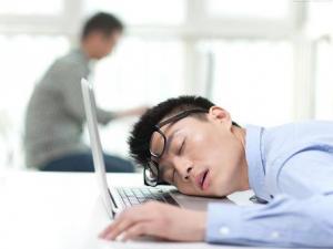 经常打瞌睡是怎么回事？经常打瞌睡该怎么办