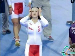 大姨妈队服大姨妈侧漏 中国自行车队队服套图