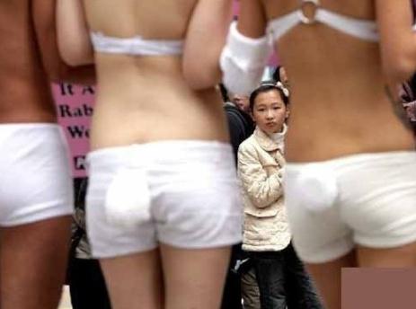 ��ЦͼƬ����Ʒţ����Ĭ��ЦͼƬ������һ���׵��㣬��Ů