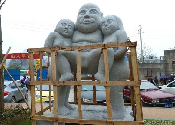 ��������������·�Ĺ�Դ���������ڳ�һ����Ϊ�����ϡ��ĵ��ܣ���������λһ˿���ҵ�Ů�ӱ���һ�����ӣ�����Ľ����ǡ���Ϊ�����ӣ���Ϊ��ϱ����Ԣ��һ�Һ�������г�������໥���֣����ϰ������ϡ���ͼΪ��������������ġ����ϡ����ܡ�