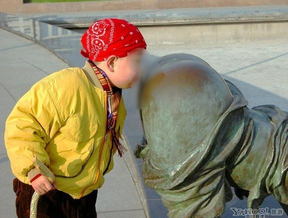 �������ܹ�԰һ�к��ڡ��ᡱһ���ܵ�ƨ�ɡ�